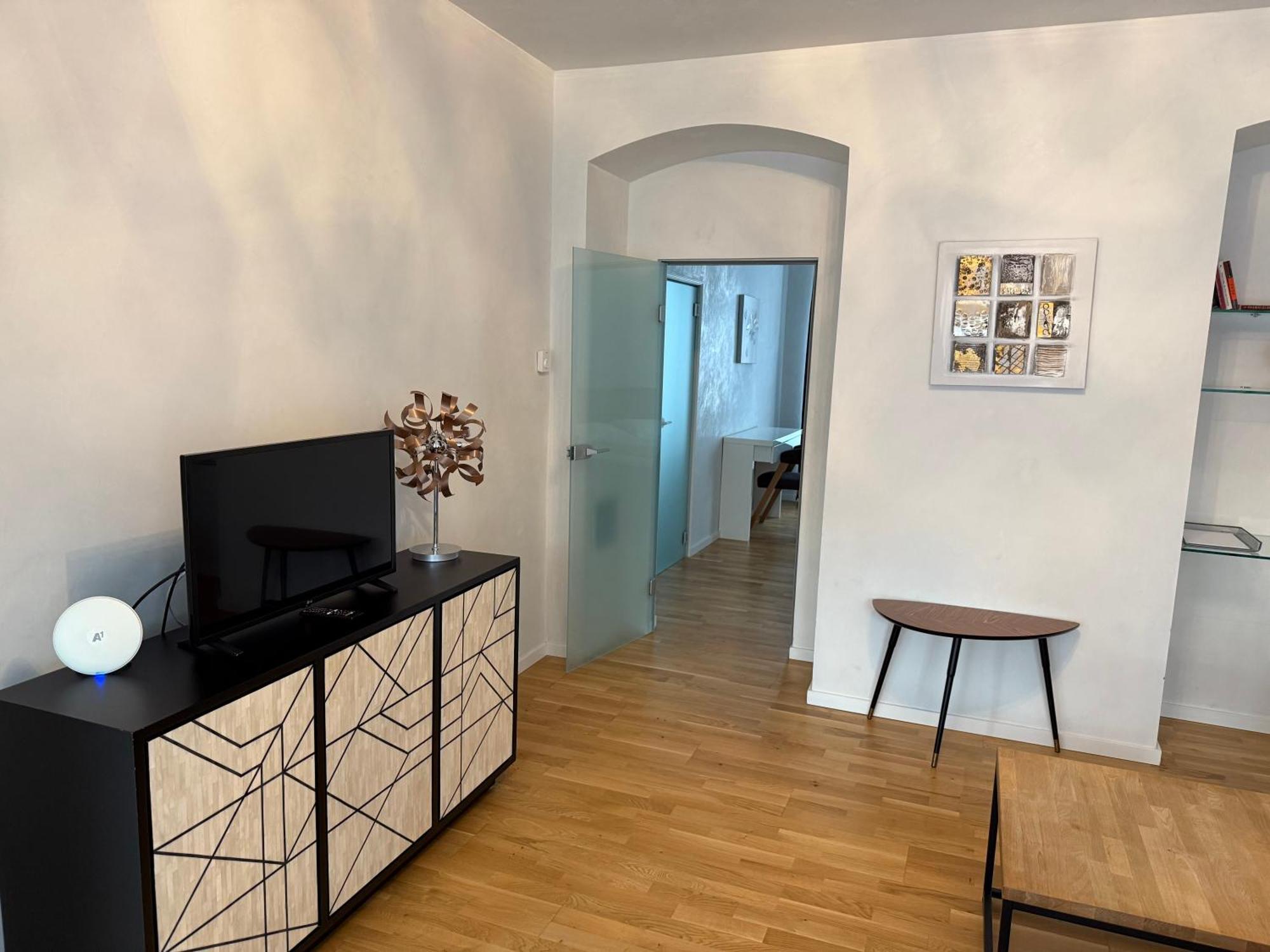 Appartement Number 4 *